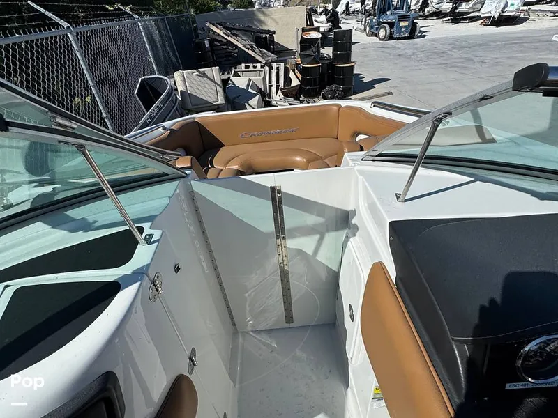 Slide: The Image of Crownline Boats E235XS 2023 - 16053754