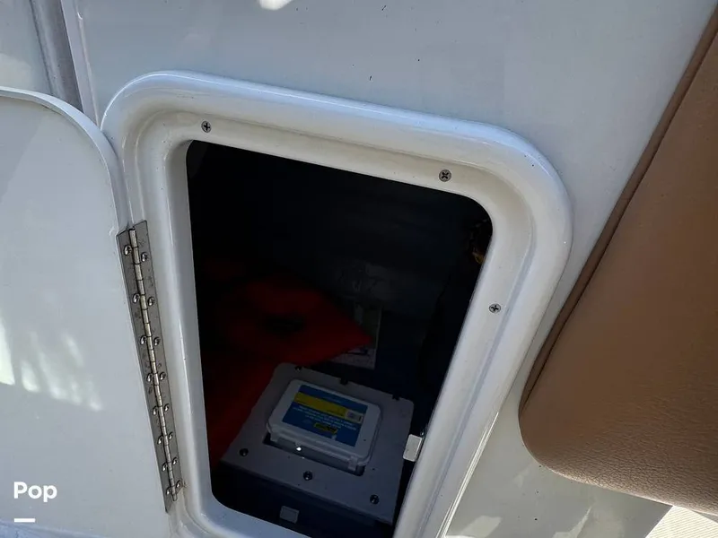 Slide: The Image of Crownline Boats E235XS 2023 - 16053757