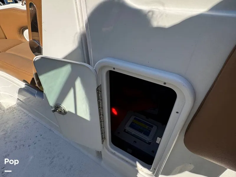 Slide: The Image of Crownline Boats E235XS 2023 - 16053758