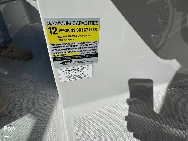 Slide: The Image of Crownline Boats E235XS 2023 - 16053759