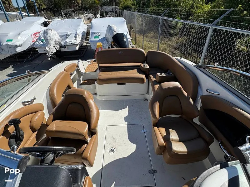 Slide: The Image of Crownline Boats E235XS 2023 - 16053762