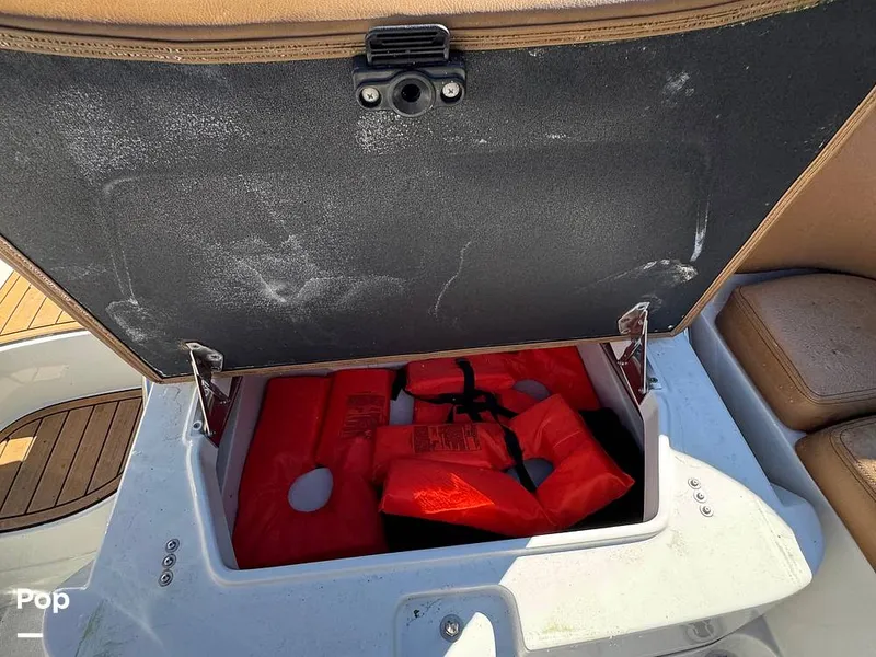 Slide: The Image of Crownline Boats E235XS 2023 - 16053764