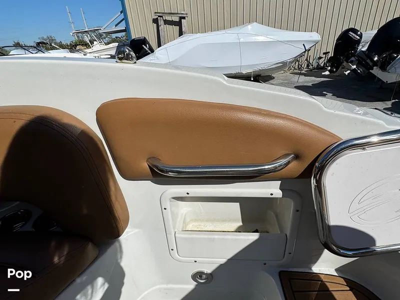 Slide: The Image of Crownline Boats E235XS 2023 - 16053765