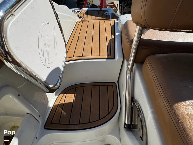 Slide: The Image of Crownline Boats E235XS 2023 - 16053767
