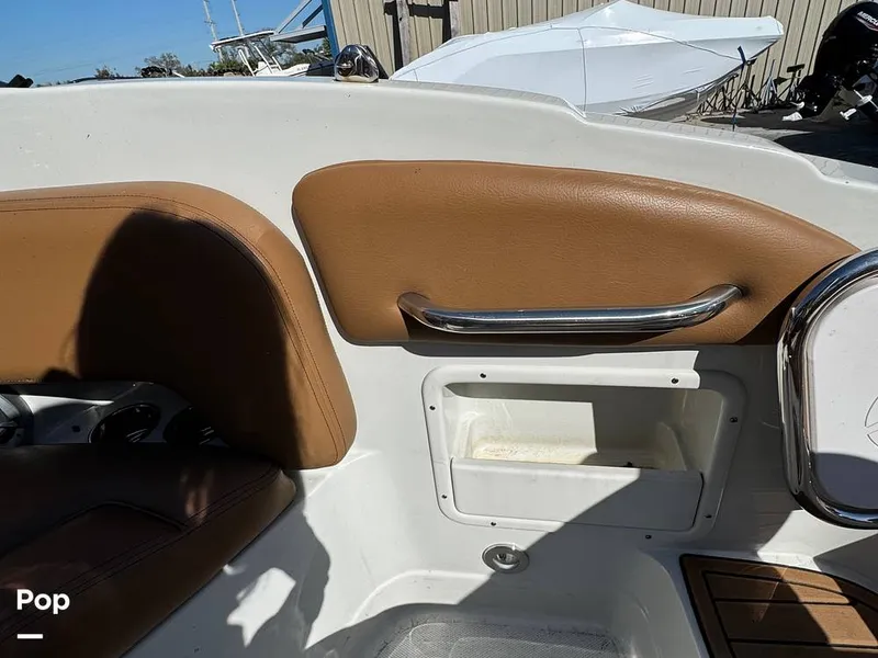 Slide: The Image of Crownline Boats E235XS 2023 - 16053768