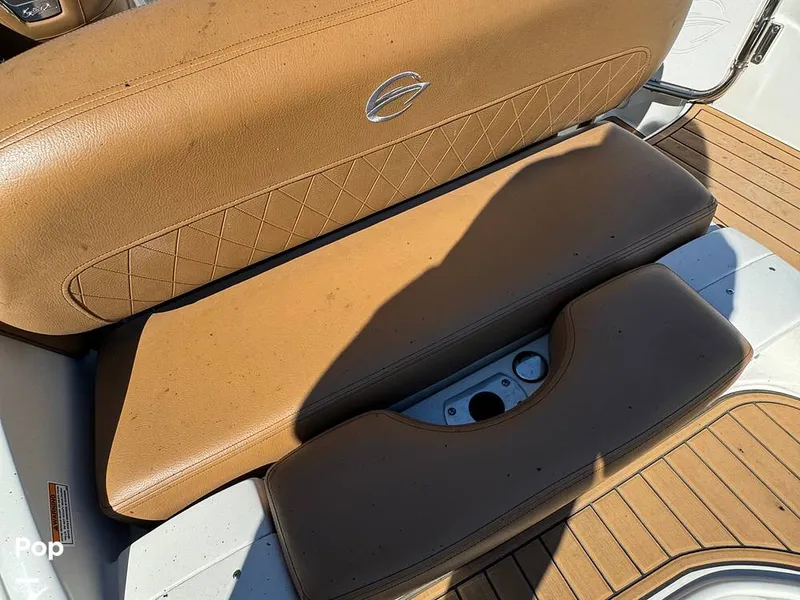 Slide: The Image of Crownline Boats E235XS 2023 - 16053770