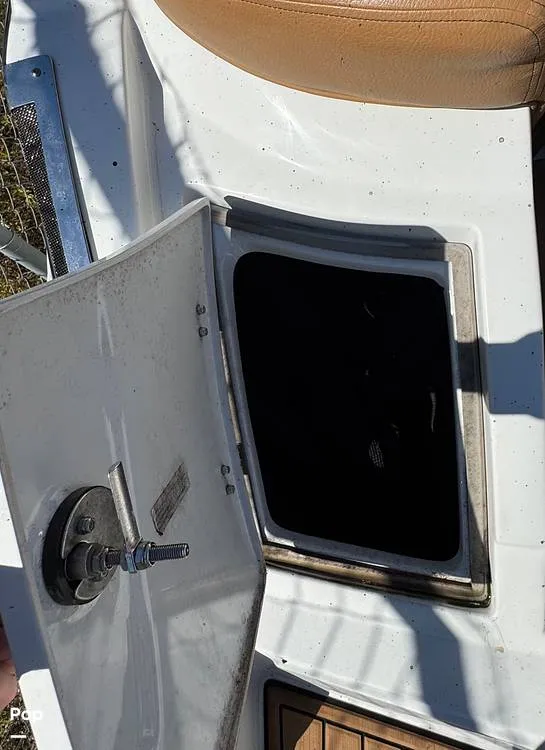 Slide: The Image of Crownline Boats E235XS 2023 - 16053771