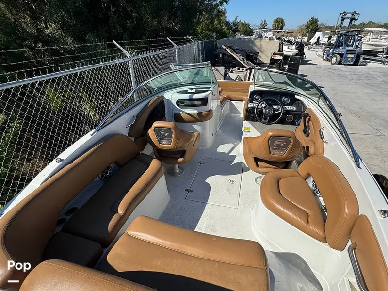 Slide: The Image of Crownline Boats E235XS 2023 - 16053773