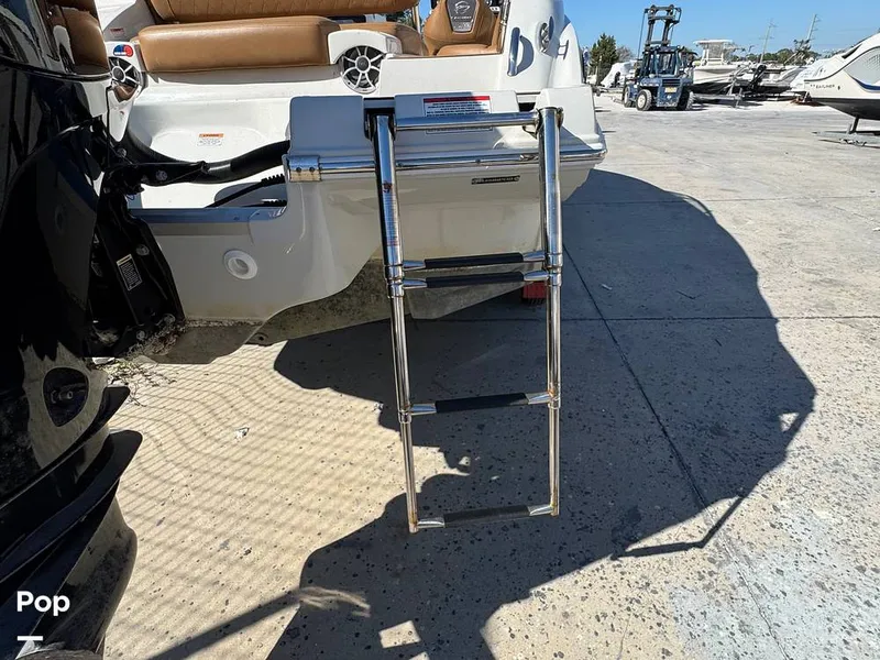 Slide: The Image of Crownline Boats E235XS 2023 - 16053774