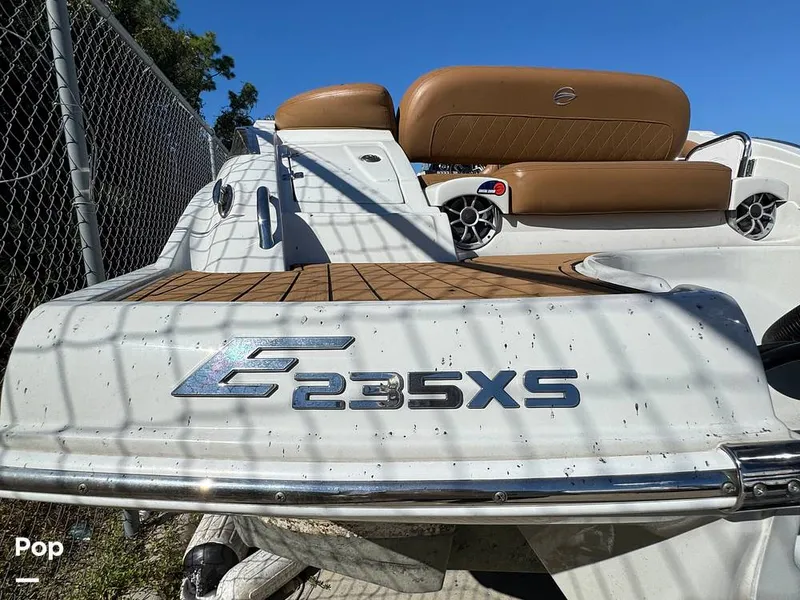 Slide: The Image of Crownline Boats E235XS 2023 - 16053782