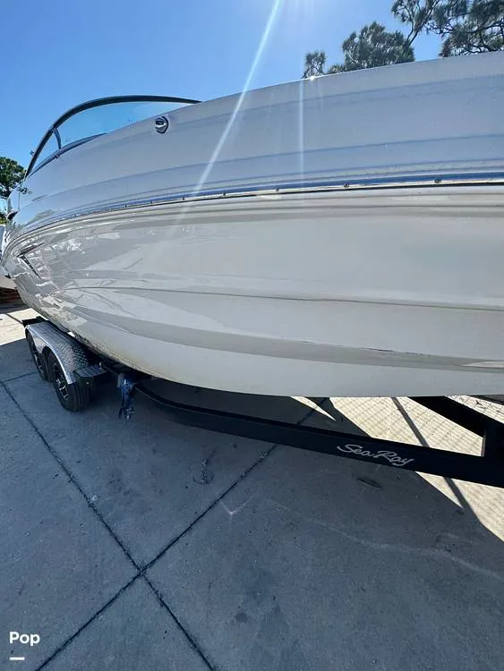 Slide: The Image of Crownline Boats E235XS 2023 - 16053784