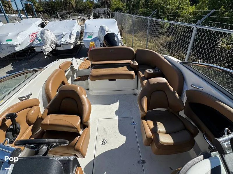 Slide: The Image of Crownline Boats E235XS 2023 - 16053761