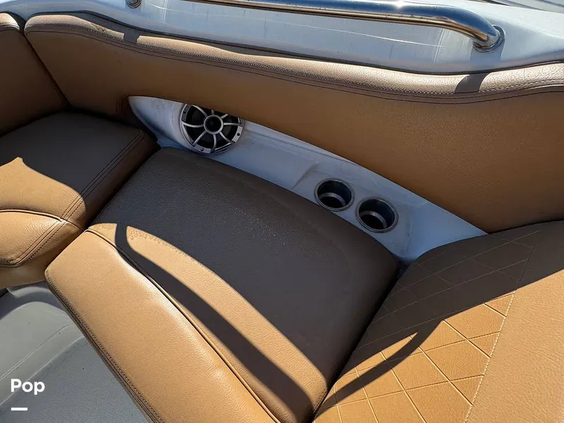 Slide: The Image of Crownline Boats E235 XS 2023 - 16053817