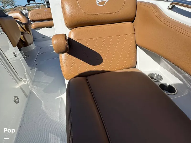 Slide: The Image of Crownline Boats E235 XS 2023 - 16053820