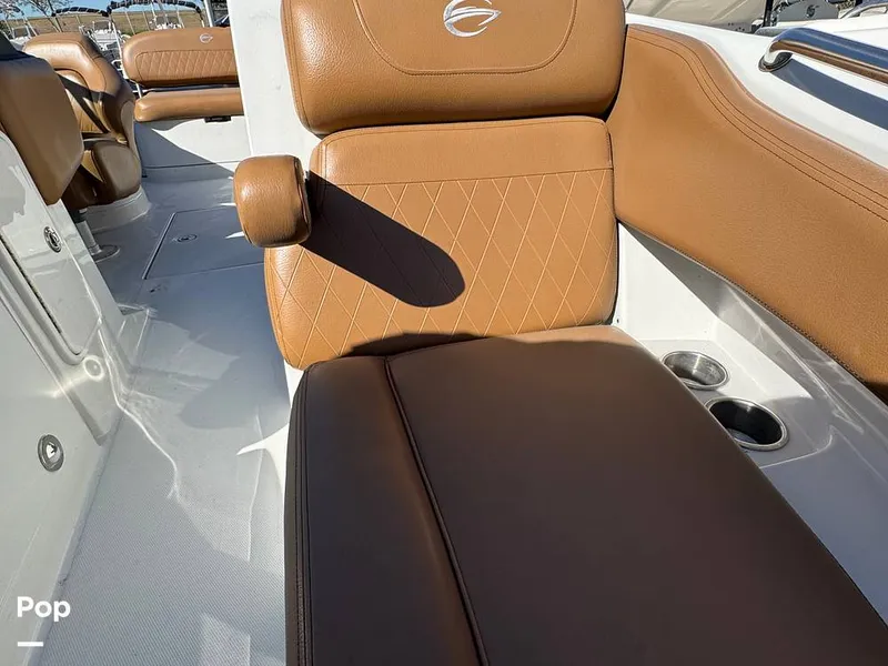 Slide: The Image of Crownline Boats E235 XS 2023 - 16053821