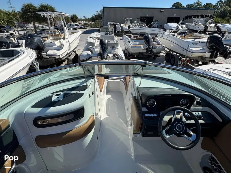 Slide: The Image of Crownline Boats E235 XS 2023 - 16053813