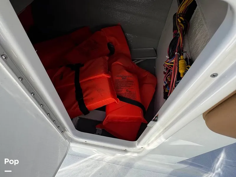 Slide: The Image of Crownline Boats E235 XS 2023 - 16053830