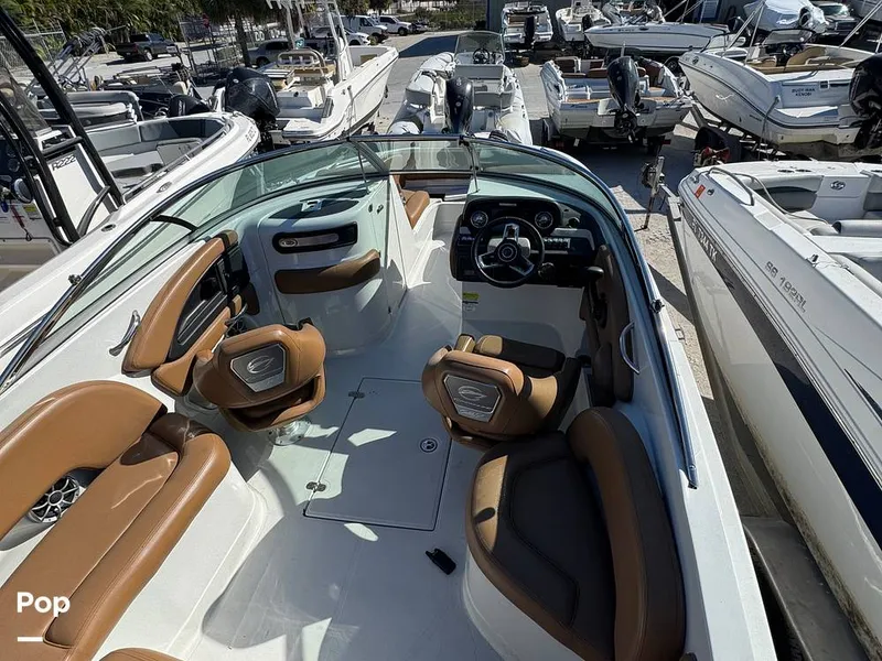 Slide: The Image of Crownline Boats E235 XS 2023 - 16053812
