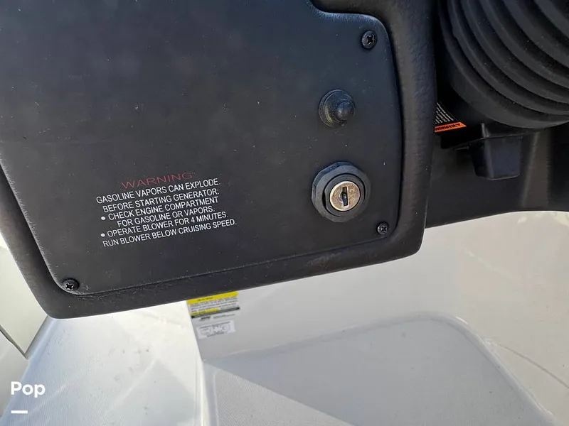 Slide: The Image of Crownline Boats E235 XS 2023 - 16053834