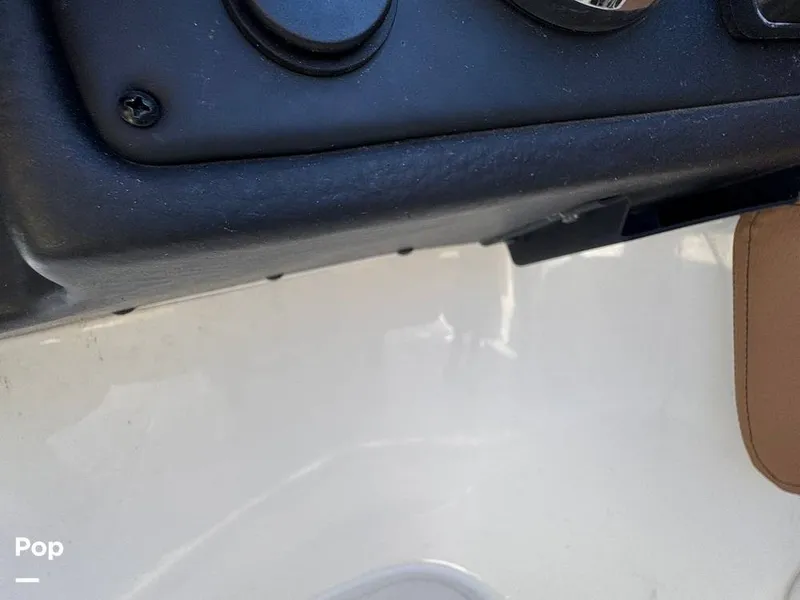 Slide: The Image of Crownline Boats E235 XS 2023 - 16053836