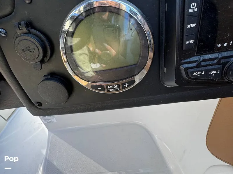 Slide: The Image of Crownline Boats E235 XS 2023 - 16053837