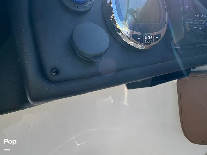 Slide: The Image of Crownline Boats E235 XS 2023 - 16053840