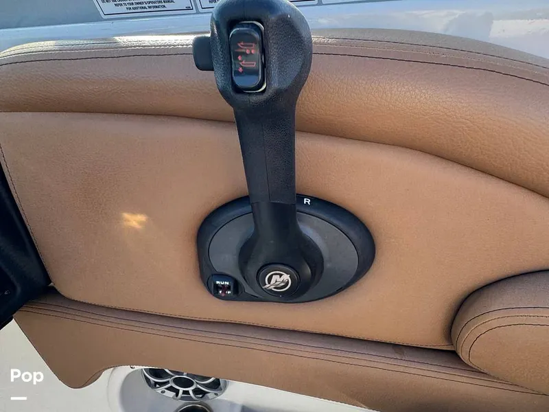 Slide: The Image of Crownline Boats E235 XS 2023 - 16053841