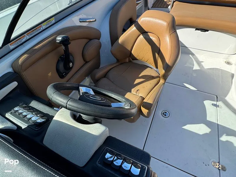 Slide: The Image of Crownline Boats E235 XS 2023 - 16053845