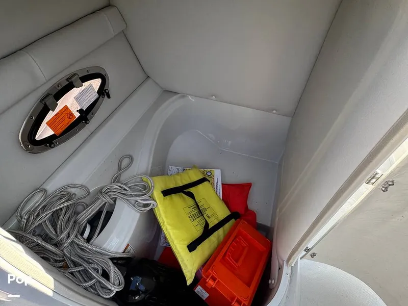 Slide: The Image of Crownline Boats E235 XS 2023 - 16053849