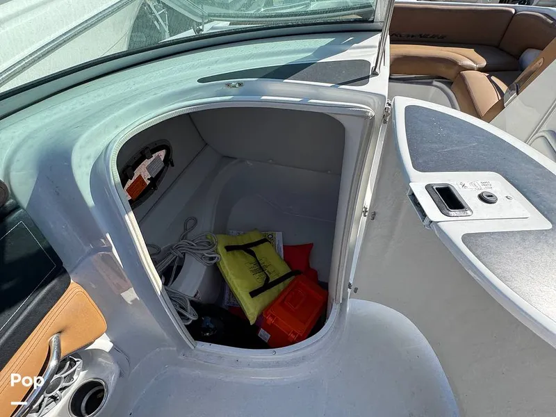 Slide: The Image of Crownline Boats E235 XS 2023 - 16053850