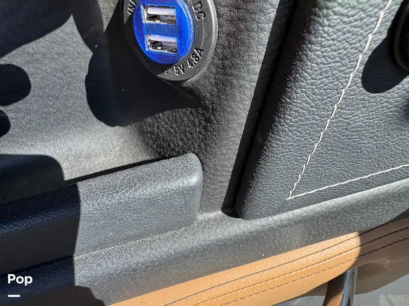 Slide: The Image of Crownline Boats E235 XS 2023 - 16053853