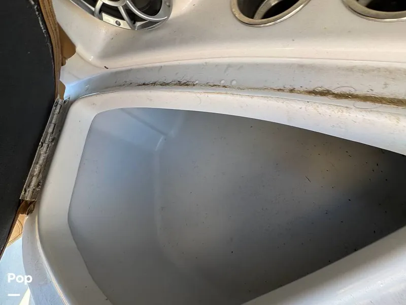 Slide: The Image of Crownline Boats E235 XS 2023 - 16053854