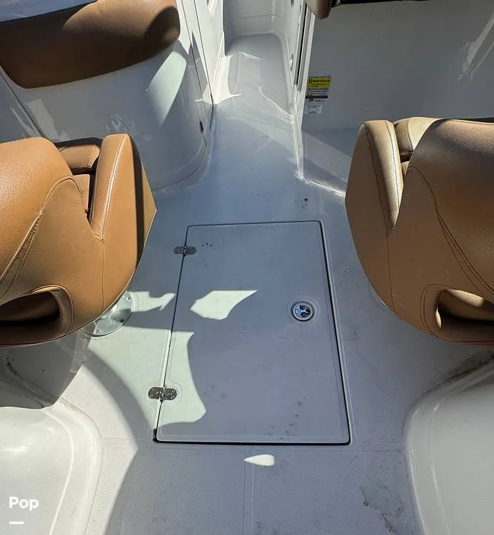 Slide: The Image of Crownline Boats E235 XS 2023 - 16053857