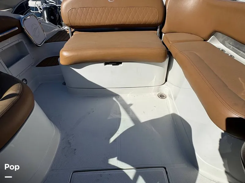 Slide: The Image of Crownline Boats E235 XS 2023 - 16053858