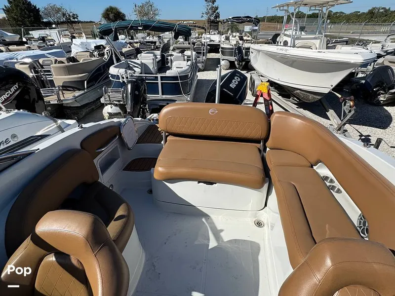Slide: The Image of Crownline Boats E235 XS 2023 - 16053859