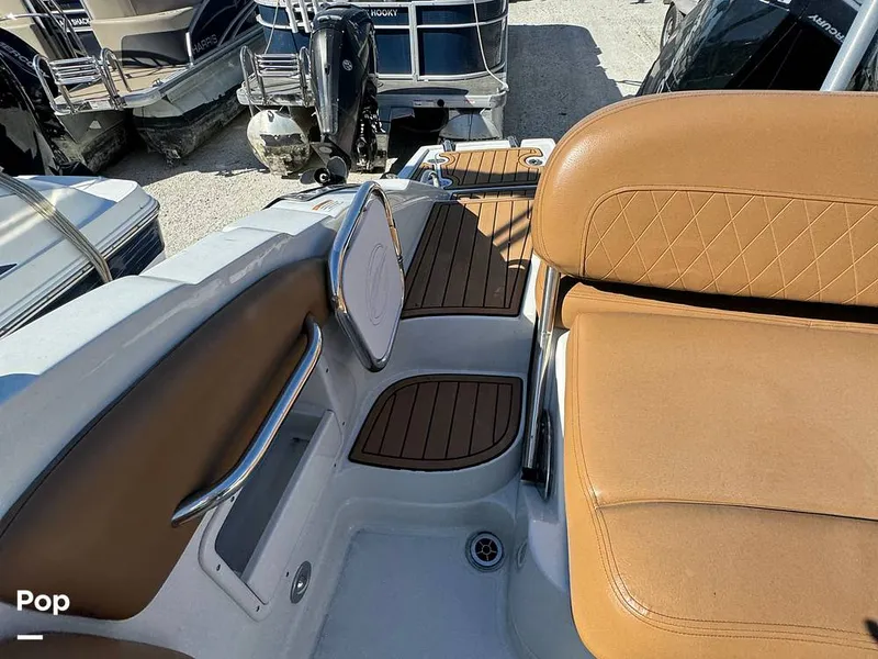 Slide: The Image of Crownline Boats E235 XS 2023 - 16053863