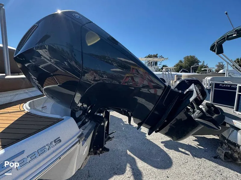 Slide: The Image of Crownline Boats E235 XS 2023 - 16053808