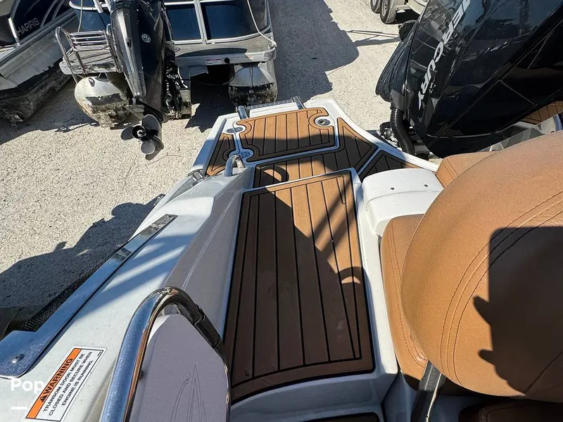 Slide: The Image of Crownline Boats E235 XS 2023 - 16053865