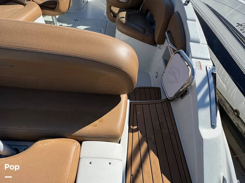 Slide: The Image of Crownline Boats E235 XS 2023 - 16053867