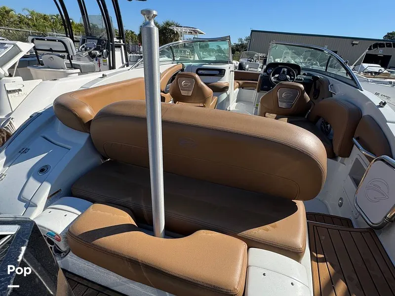 Slide: The Image of Crownline Boats E235 XS 2023 - 16053868