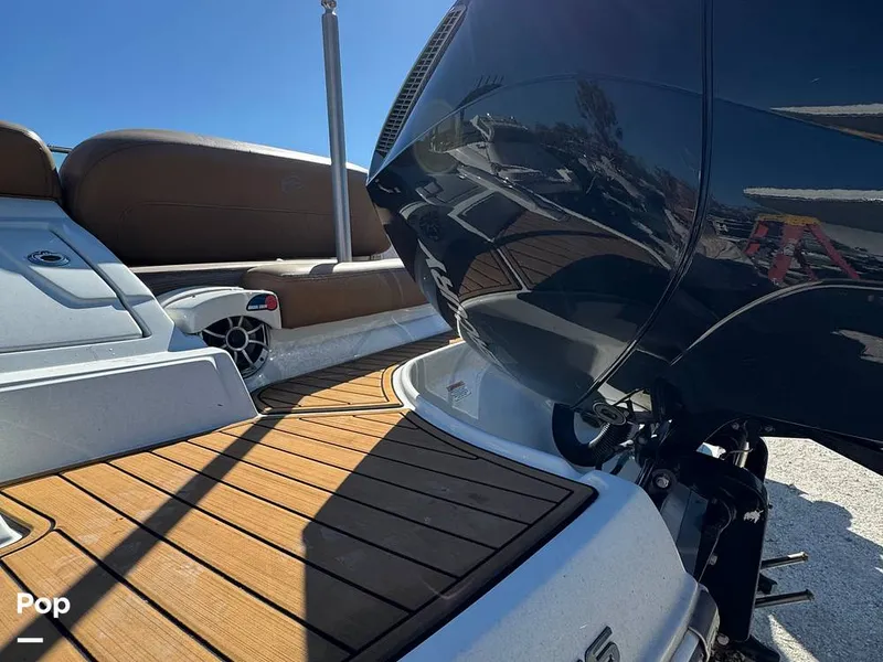 Slide: The Image of Crownline Boats E235 XS 2023 - 16053874