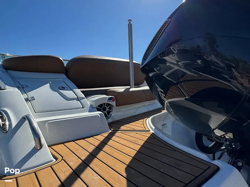 Slide: The Image of Crownline Boats E235 XS 2023 - 16053875