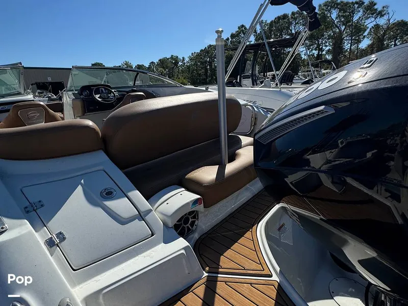 Slide: The Image of Crownline Boats E235 XS 2023 - 16053878