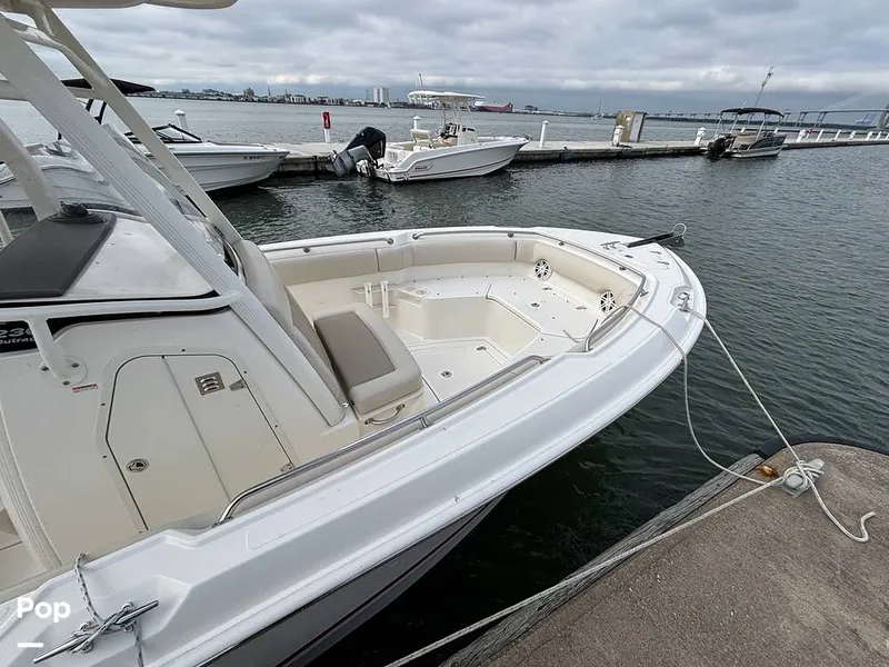 Slide: The Image of Boston Whaler 230 OUTRAGE 2025 - 16107920