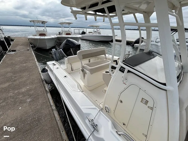 Slide: The Image of Boston Whaler 230 OUTRAGE 2025 - 16107925
