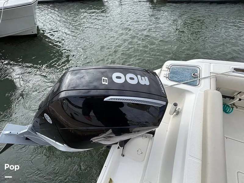 Slide: The Image of Boston Whaler 230 OUTRAGE 2025 - 16107926