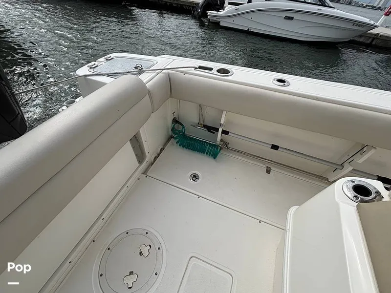 Slide: The Image of Boston Whaler 230 OUTRAGE 2025 - 16107931
