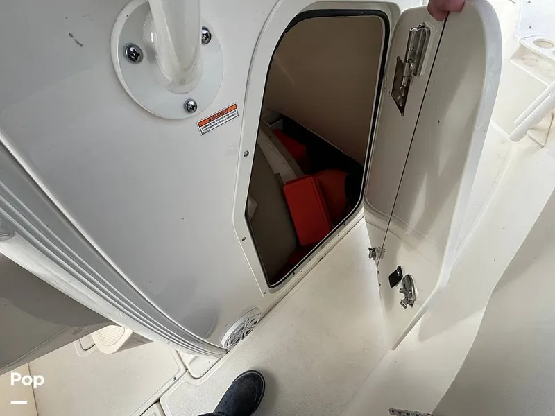 Slide: The Image of Boston Whaler 230 OUTRAGE 2025 - 16107933