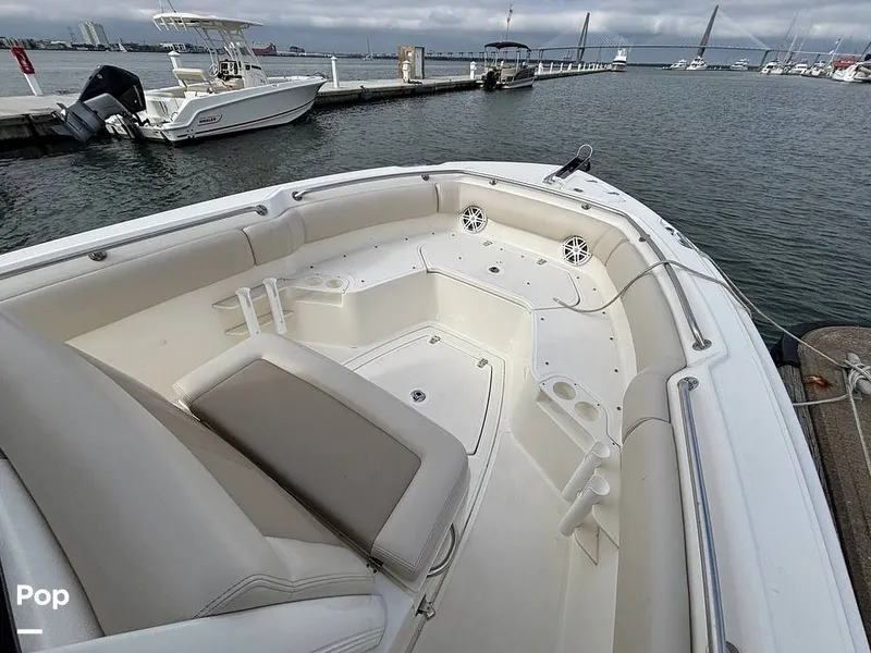 Slide: The Image of Boston Whaler 230 OUTRAGE 2025 - 16107934