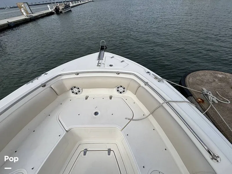 Slide: The Image of Boston Whaler 230 OUTRAGE 2025 - 16107935